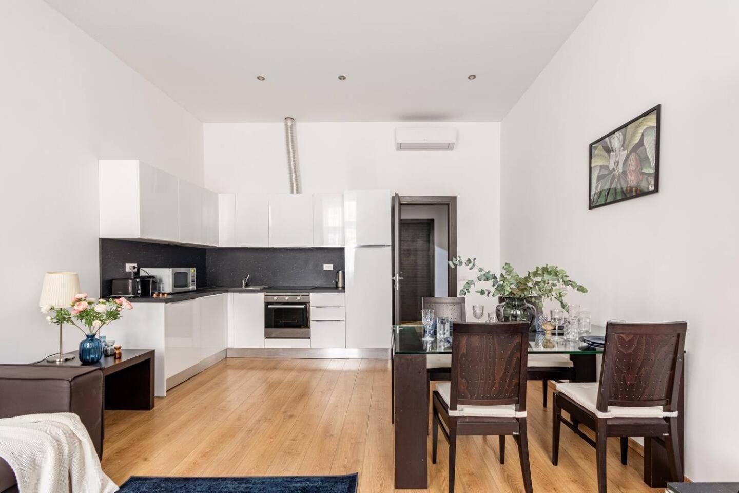 Place Of Grace - 50 Meters From Dancing House Appartement Praag