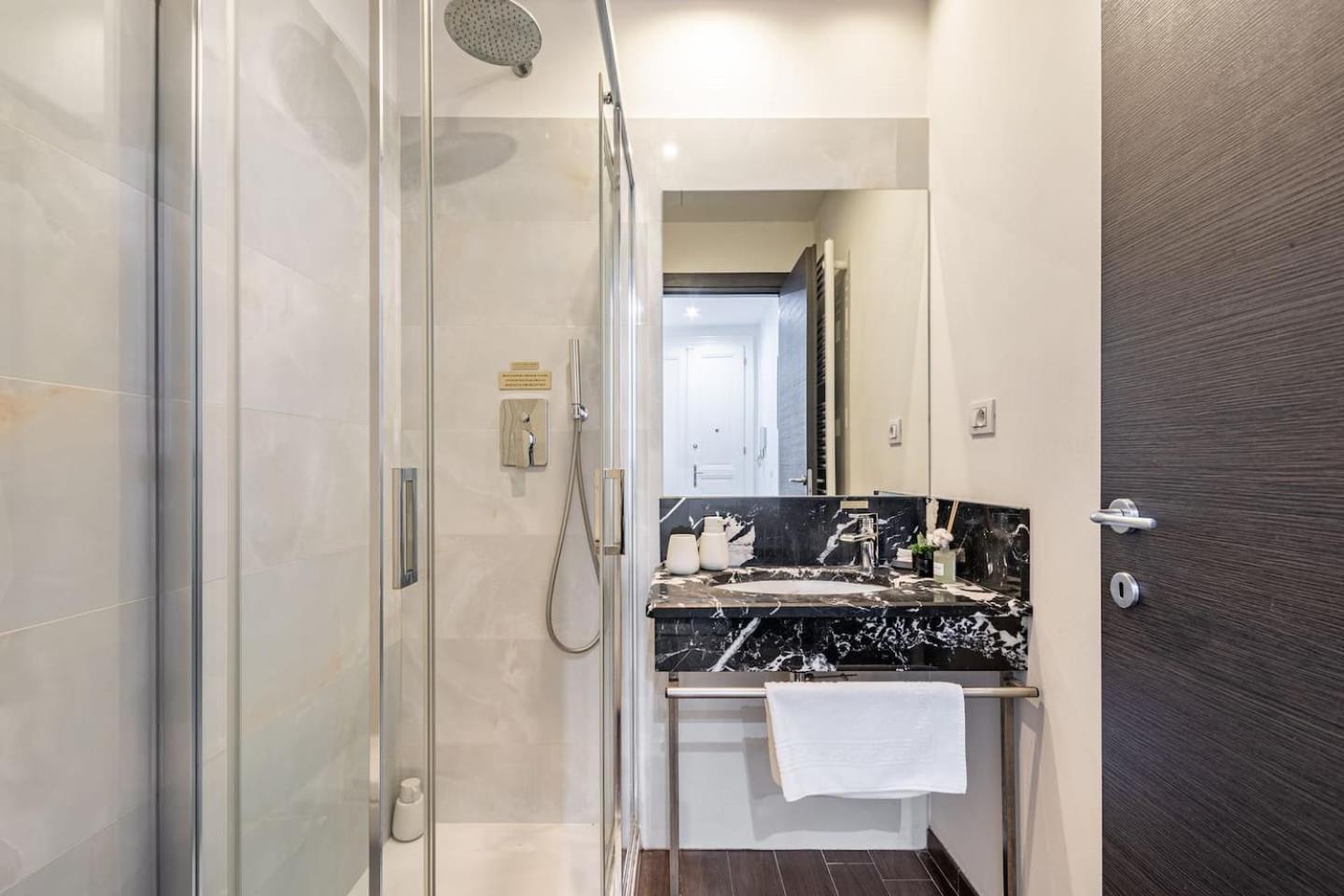 Appartement Place Of Grace - 50 Meters From Dancing House *